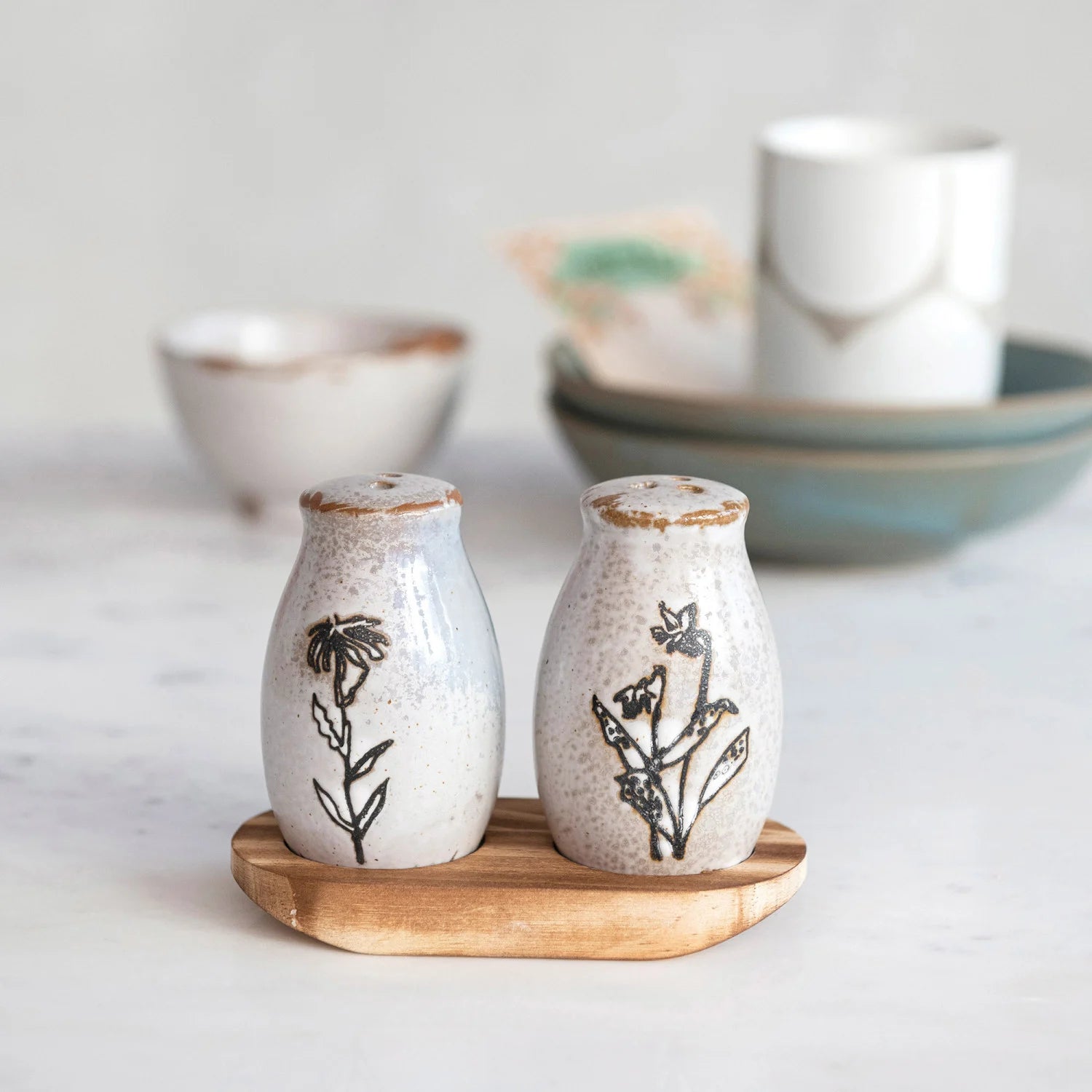 Stoneware Salt & Pepper Shakers w/Flowers in Wood Tray – Moss & Embers