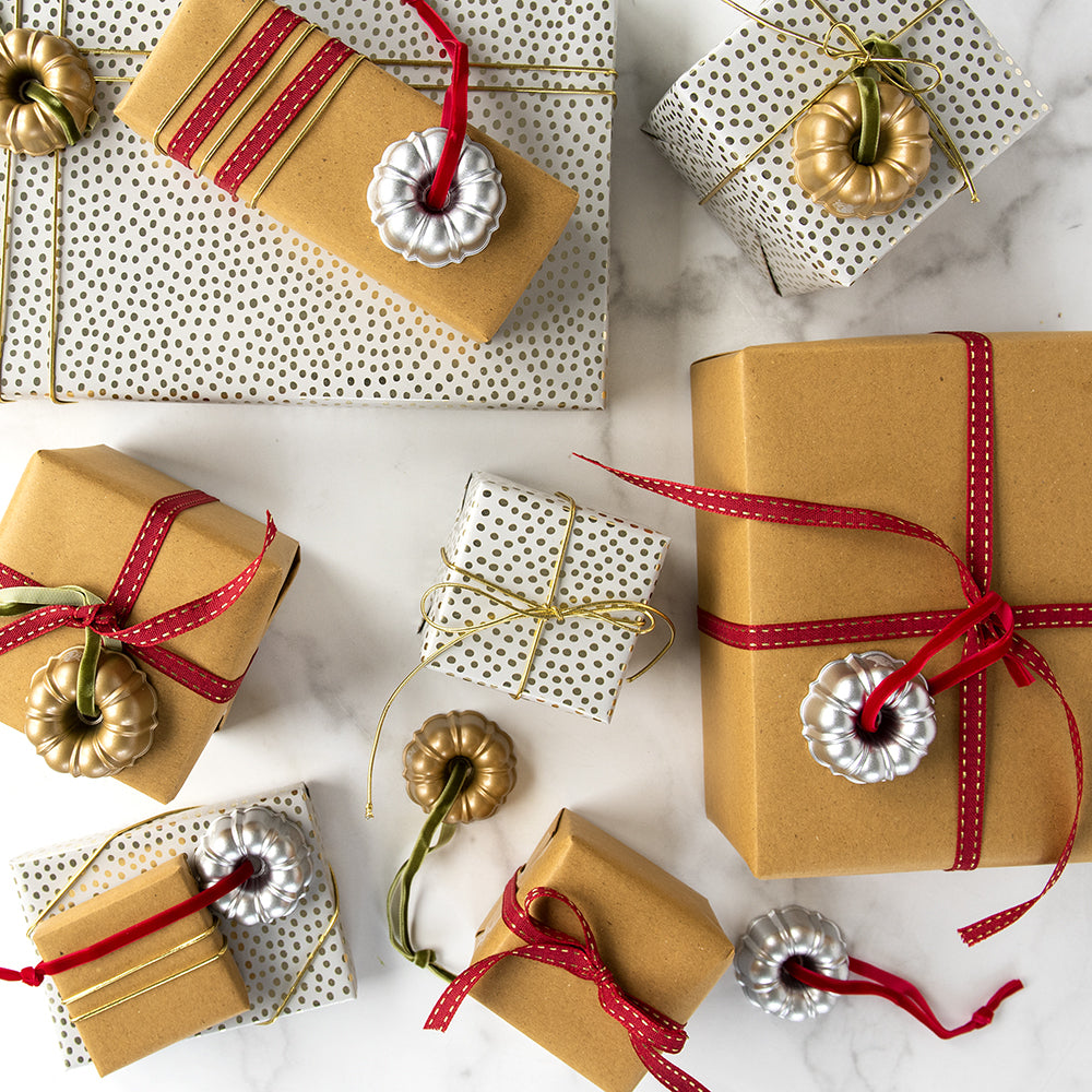 Collectible Cast Ornament | Classic Bundt®