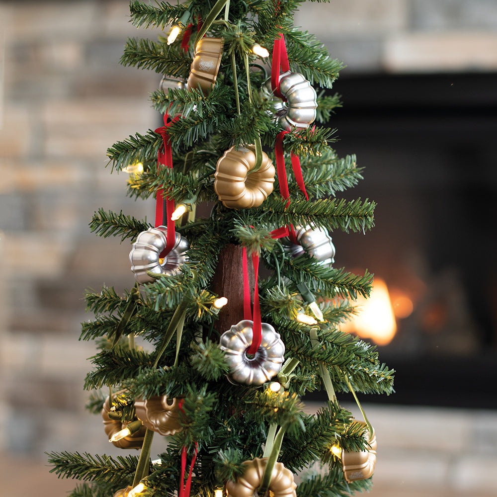 Collectible Cast Ornament | Classic Bundt®