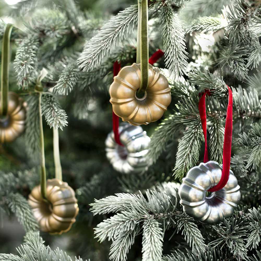 Collectible Cast Ornament | Classic Bundt®