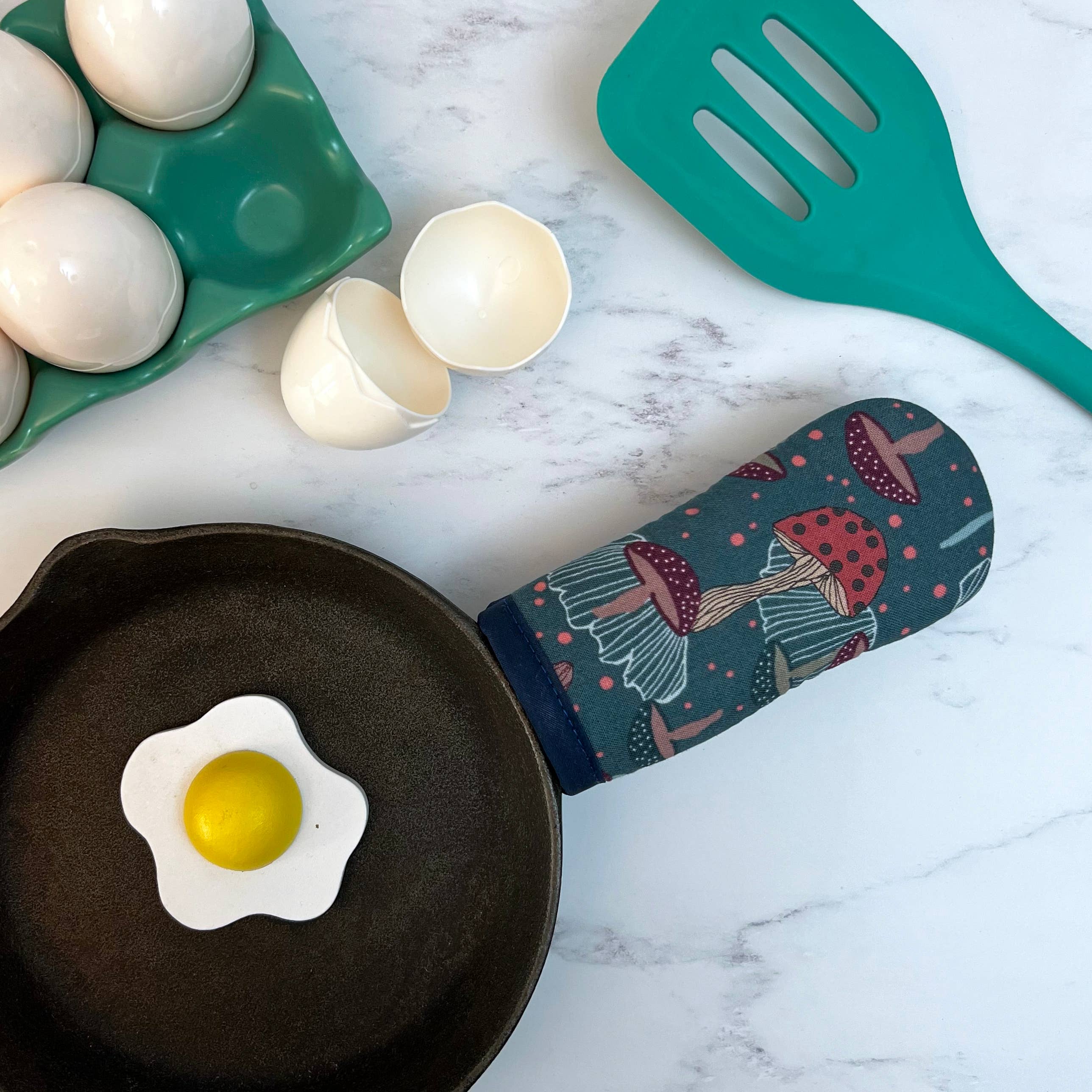 Skillet Mitt | Mystic Mushrooms