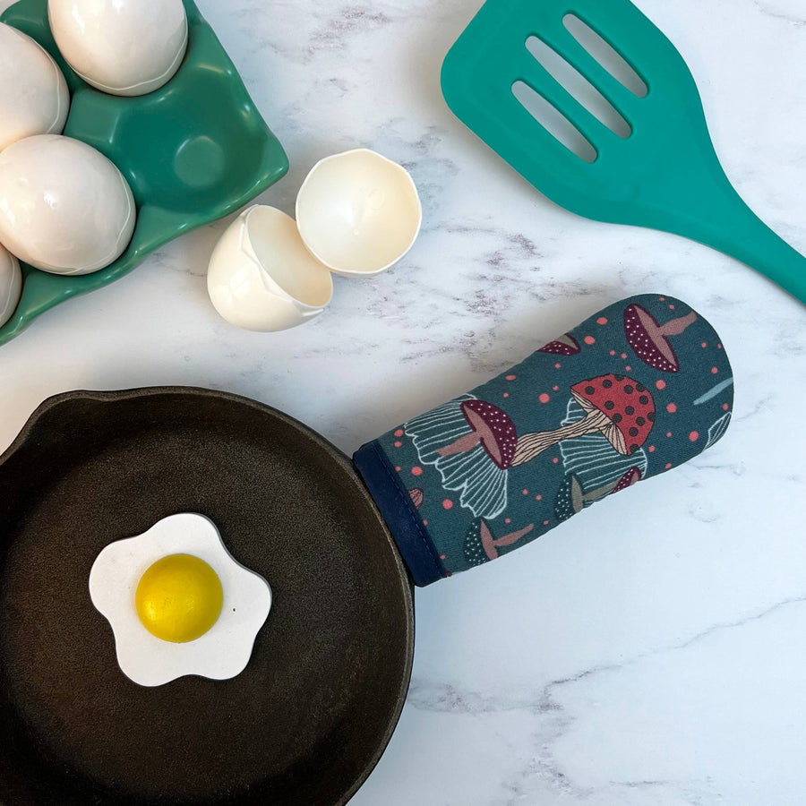 Skillet Mitt | Mystic Mushrooms