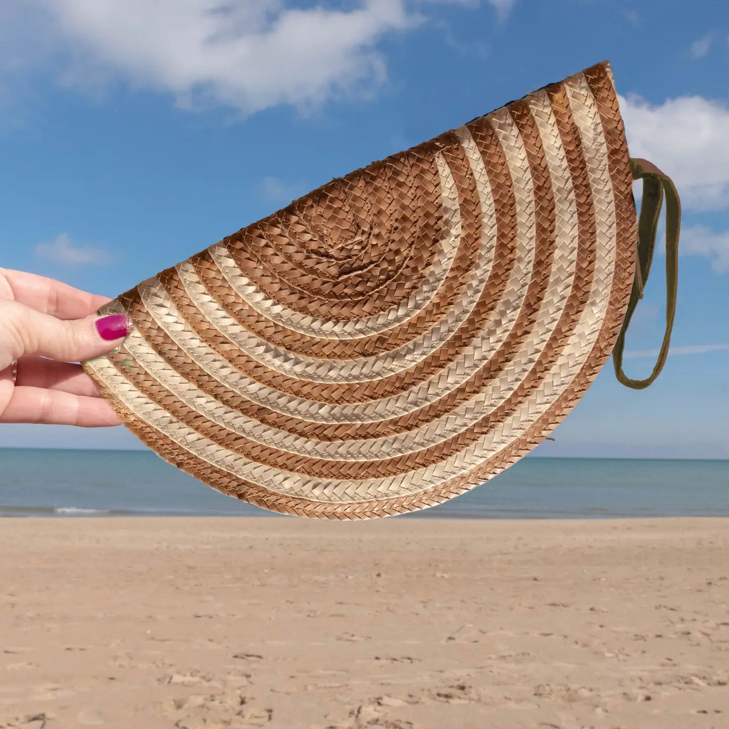 Straw Scallop Clutch