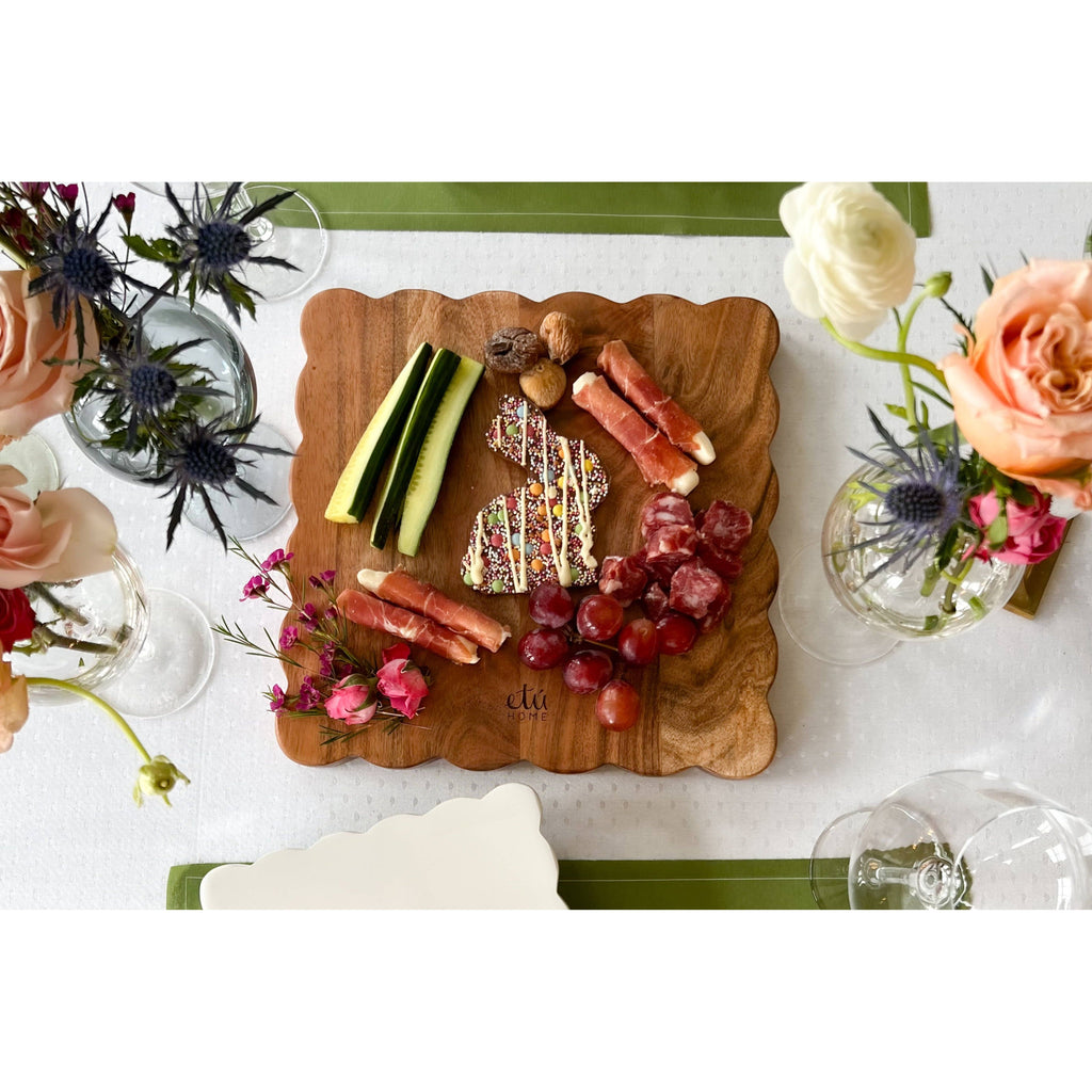 Scalloped Square Cutting Board | Medium