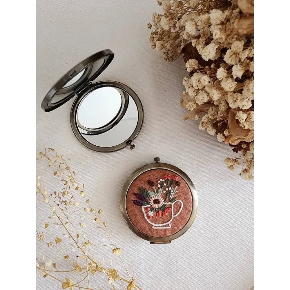 Embroidered Compact Mirror | Three flowers