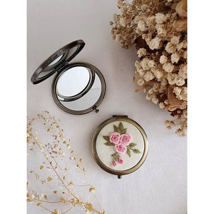 Embroidered Compact Mirror | Three flowers