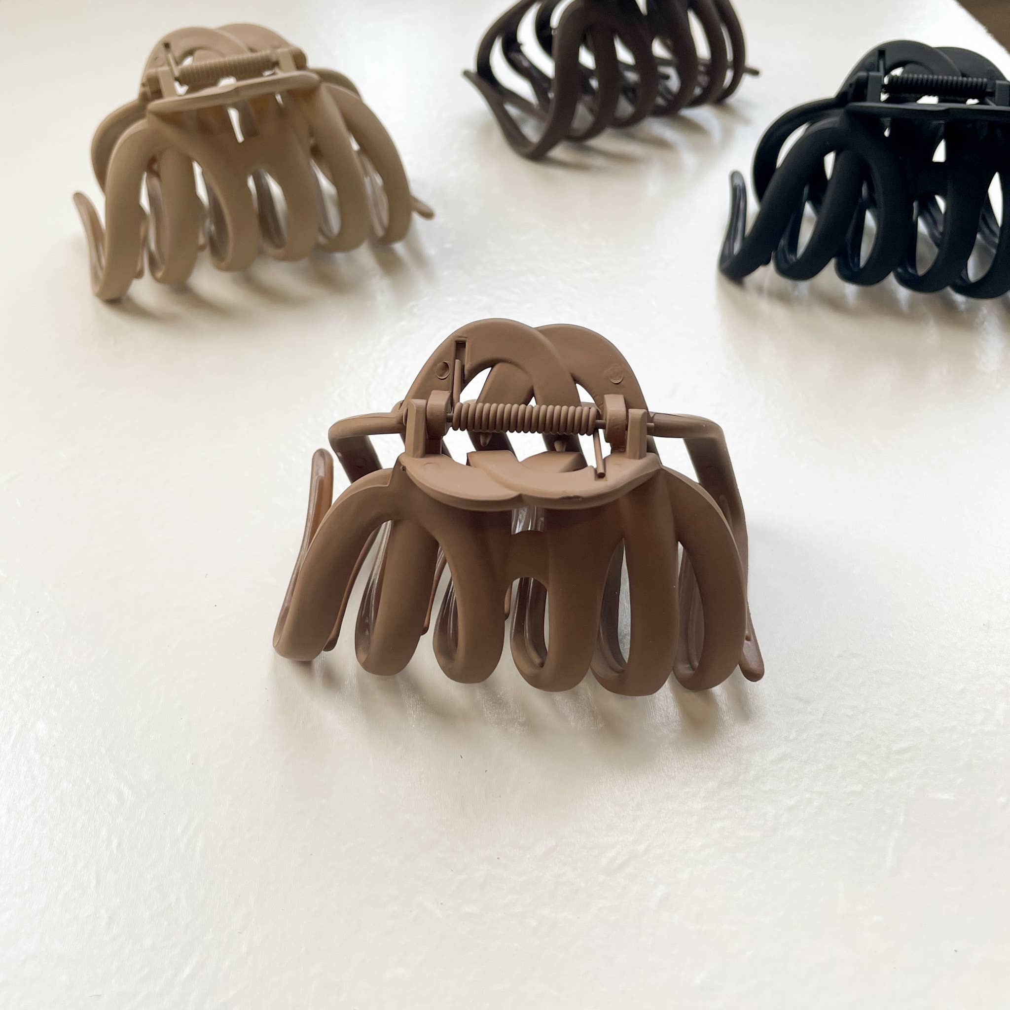 Claw Clip | Neutral Wavy Matte |  Large