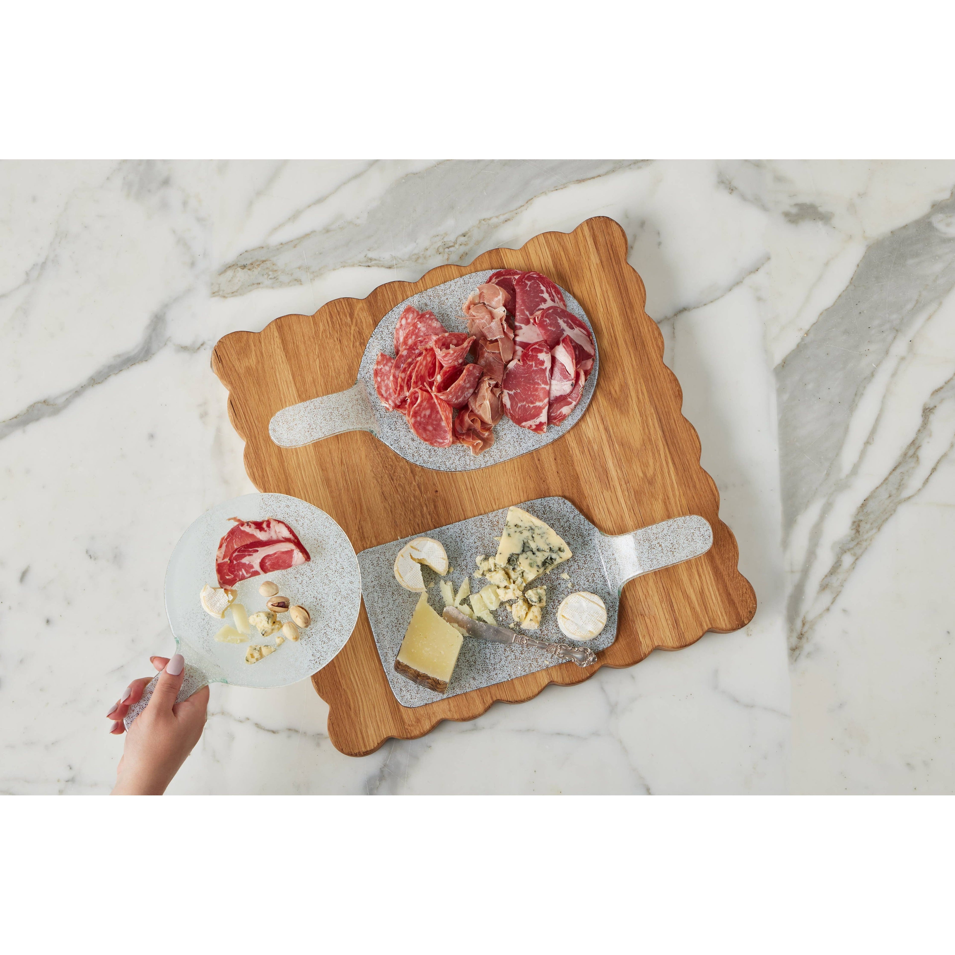 Scalloped Square Cutting Board | Medium