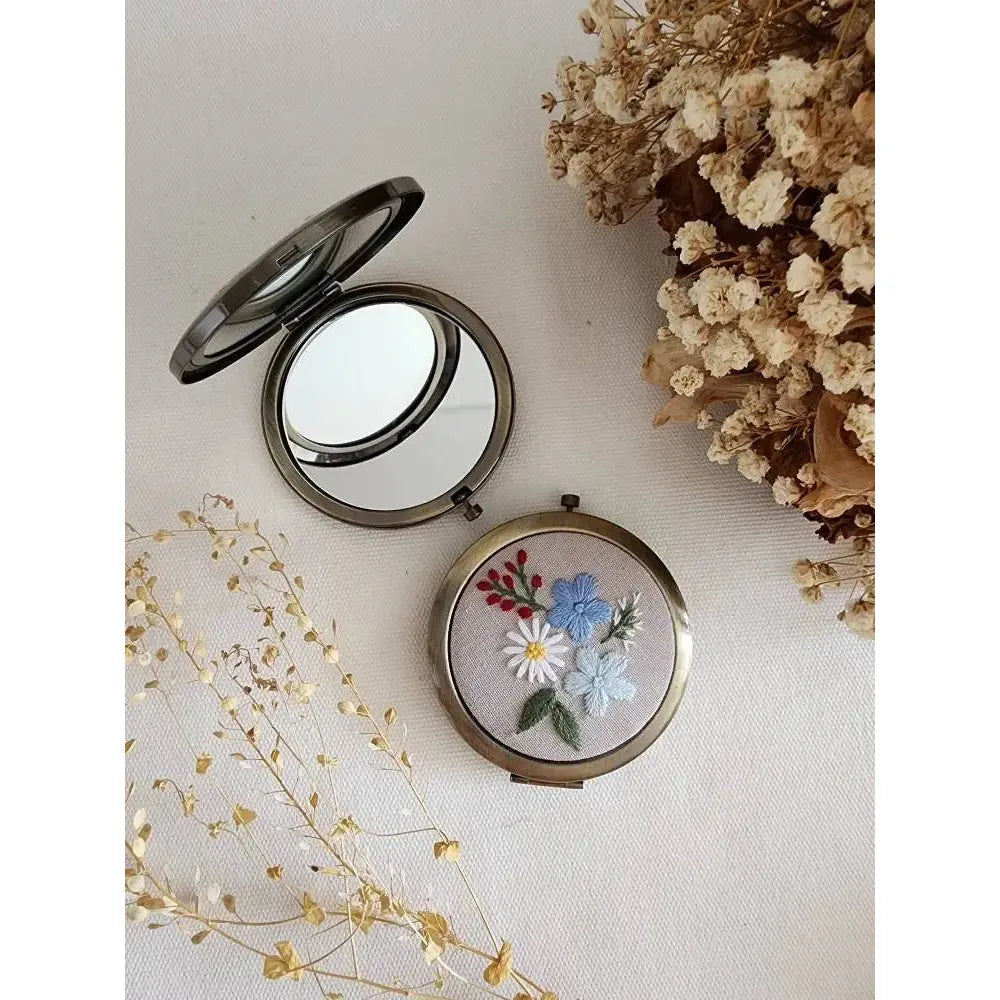 Embroidered Compact Mirror | Three flowers