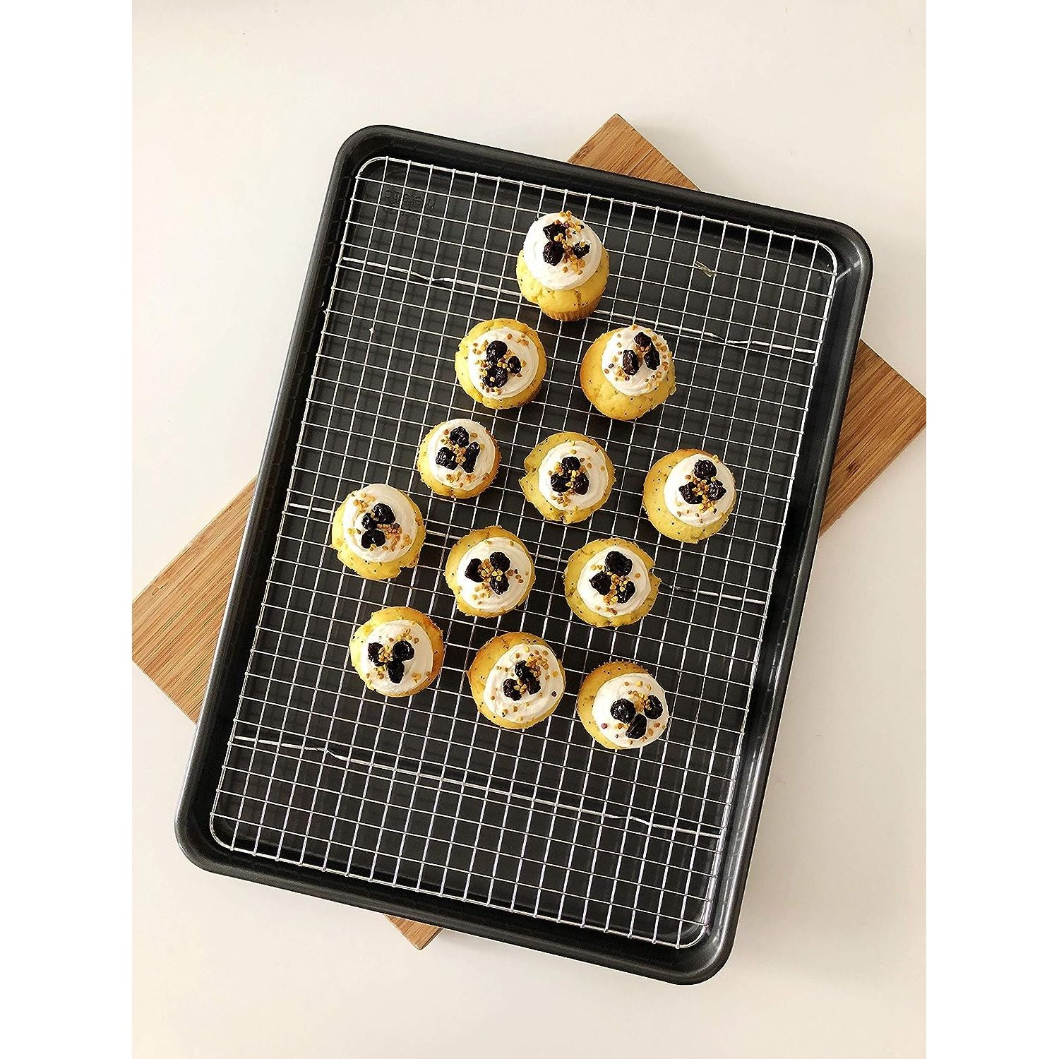 Chicago Metallic Professional Baking Sheet Set w/Cooling Rack - Thumbnail 4