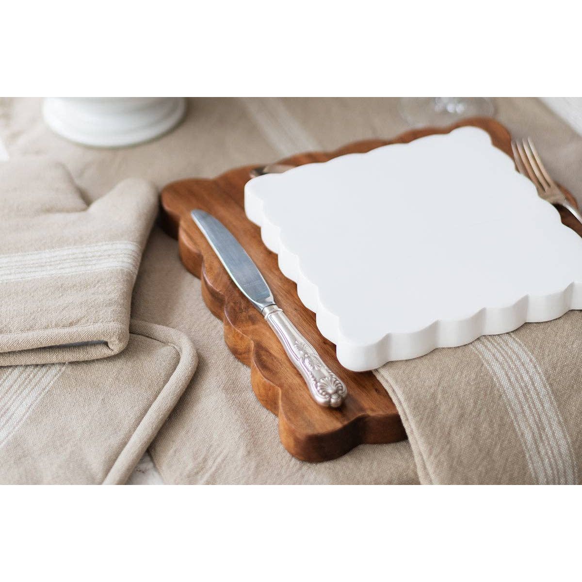 Scalloped Square Cutting Board | Medium