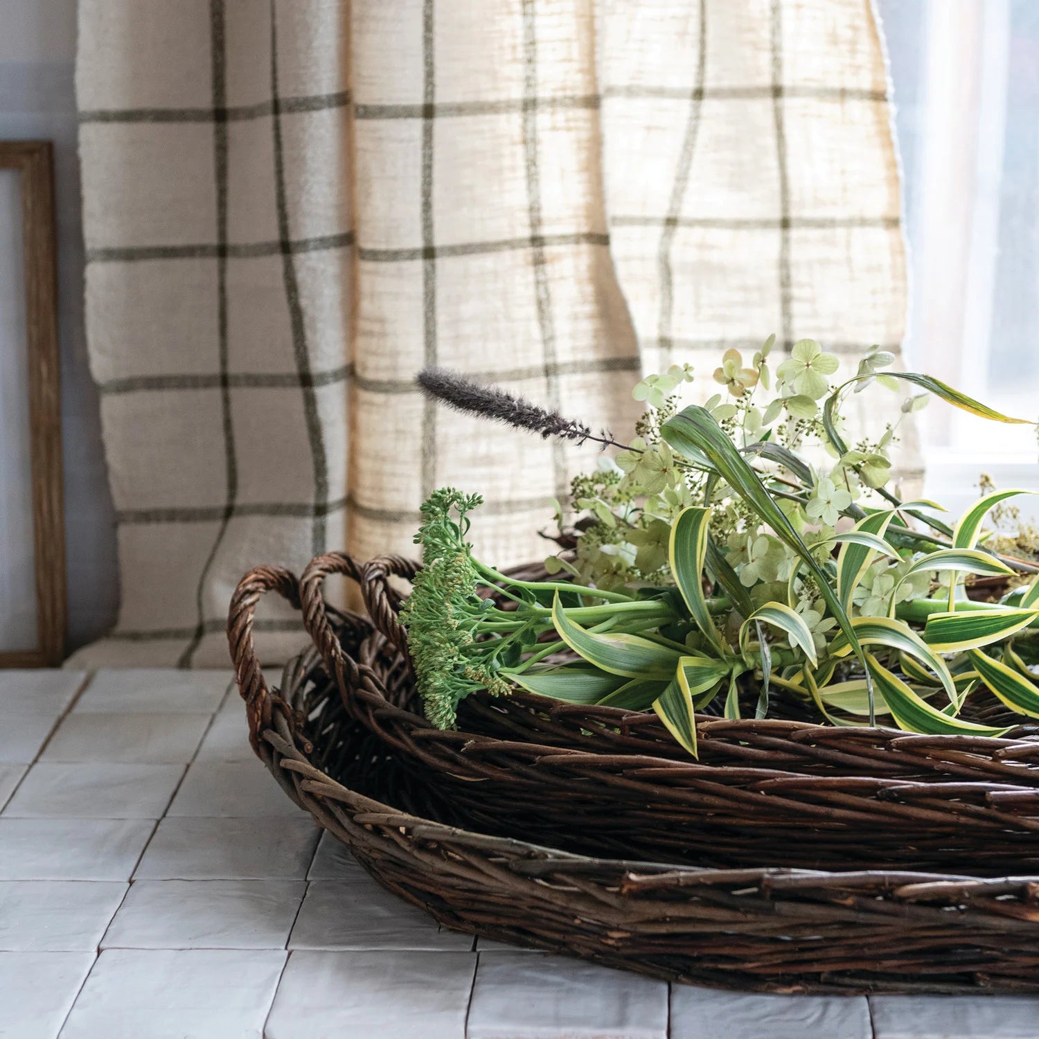 Oval Decorative Hand-Woven Wicker Tray w/Handles