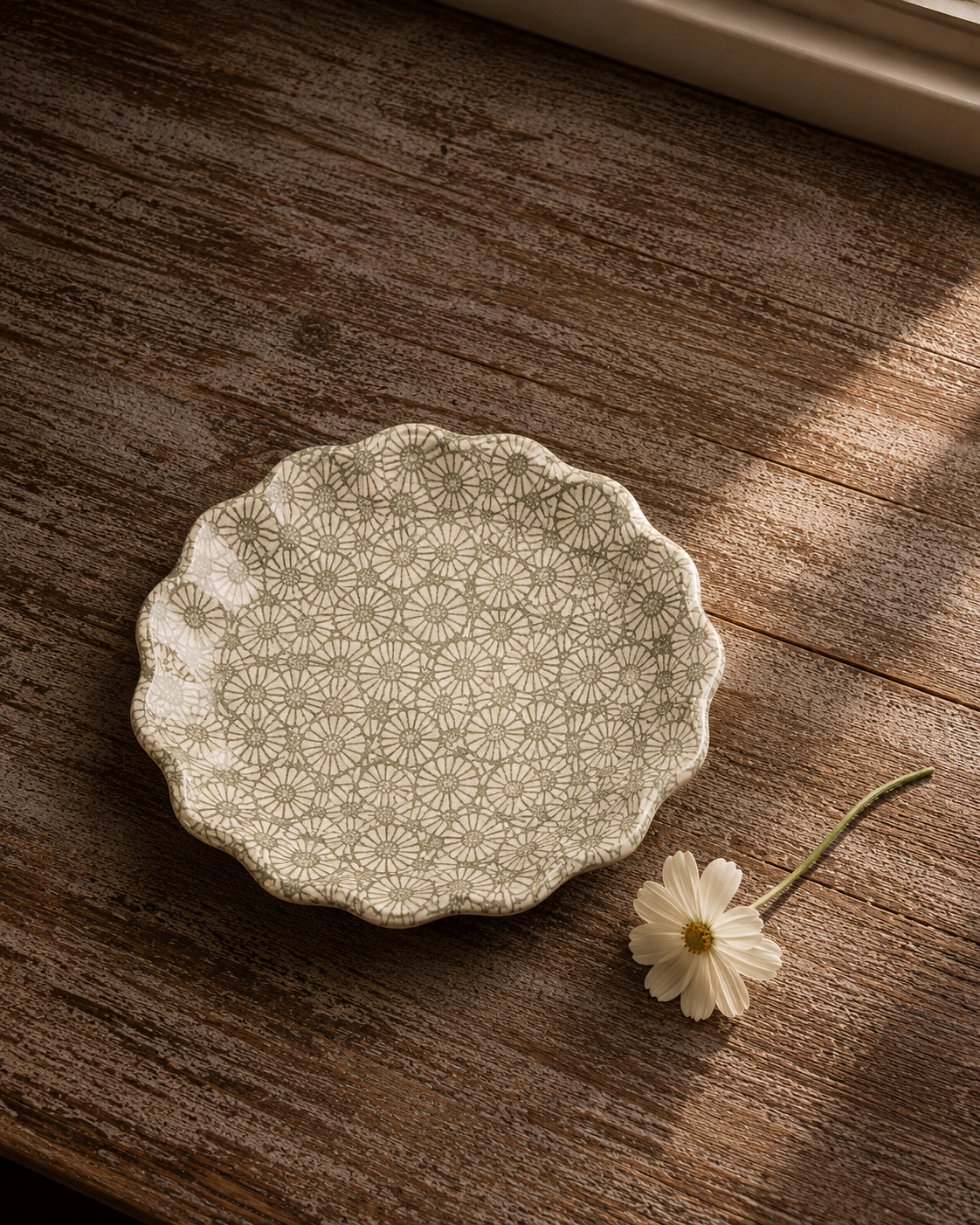Scalloped Round Decoupage Plate