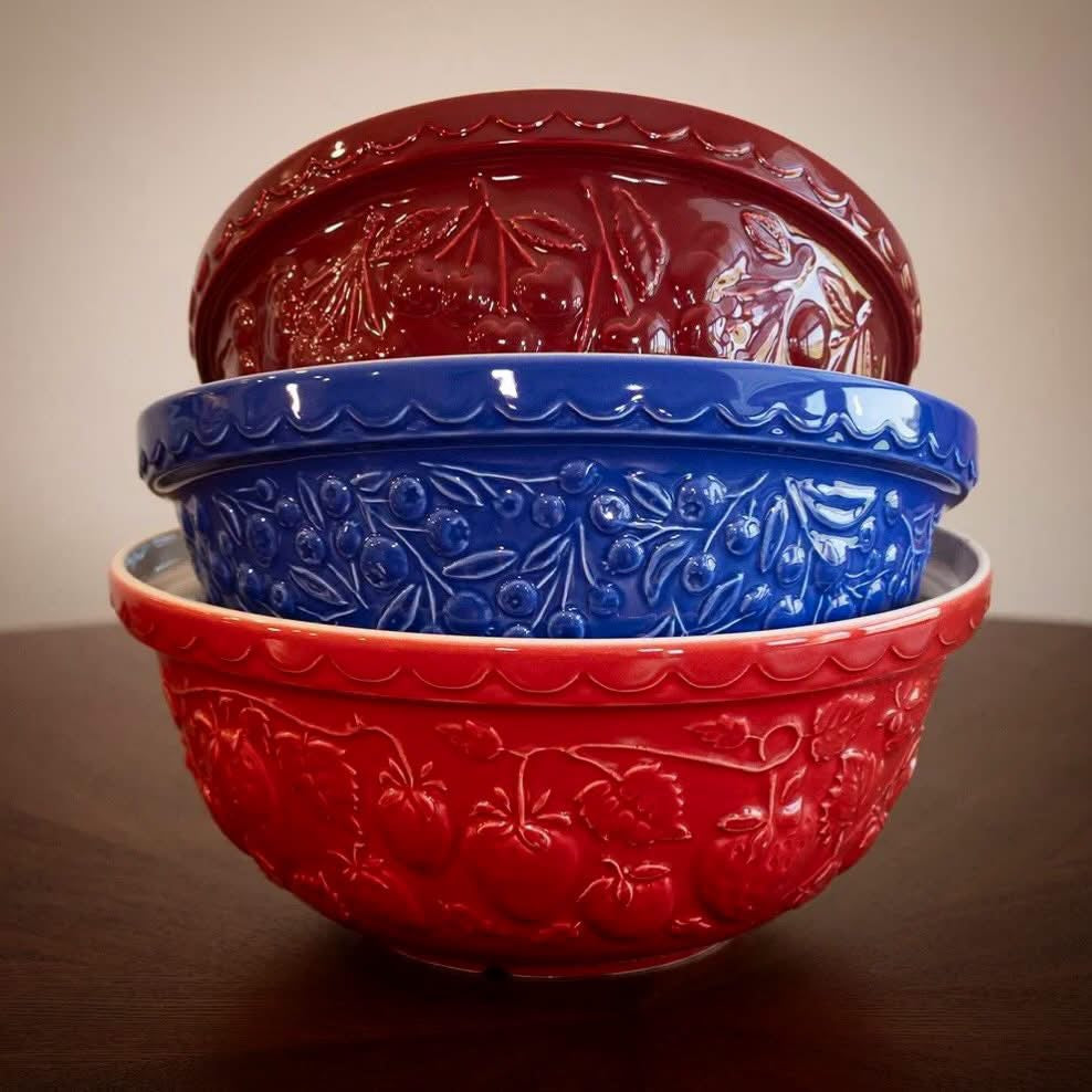 Mason Cash S24 Cherry Mixing Bowl (2.15 Qt)