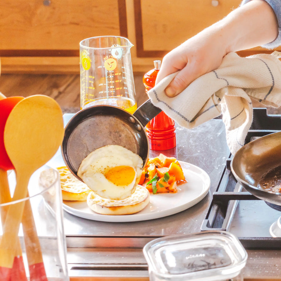 MINERAL B Carbon Steel Egg & Pancake Pan | 5.5”