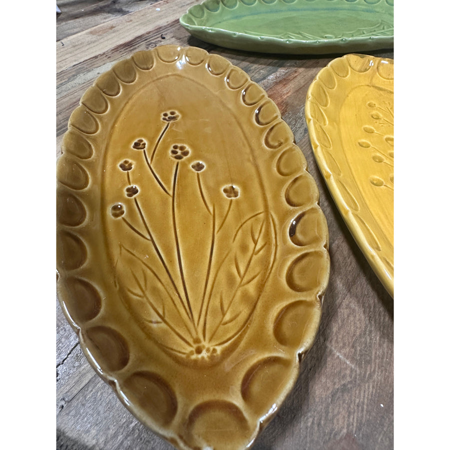 Debossed Oval Stoneware Plate