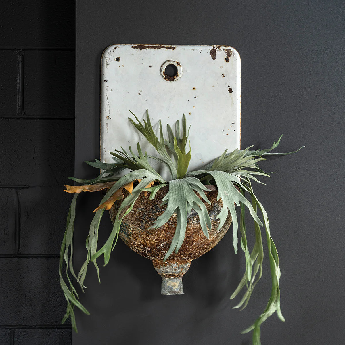 Vintage Garden Wall Sink