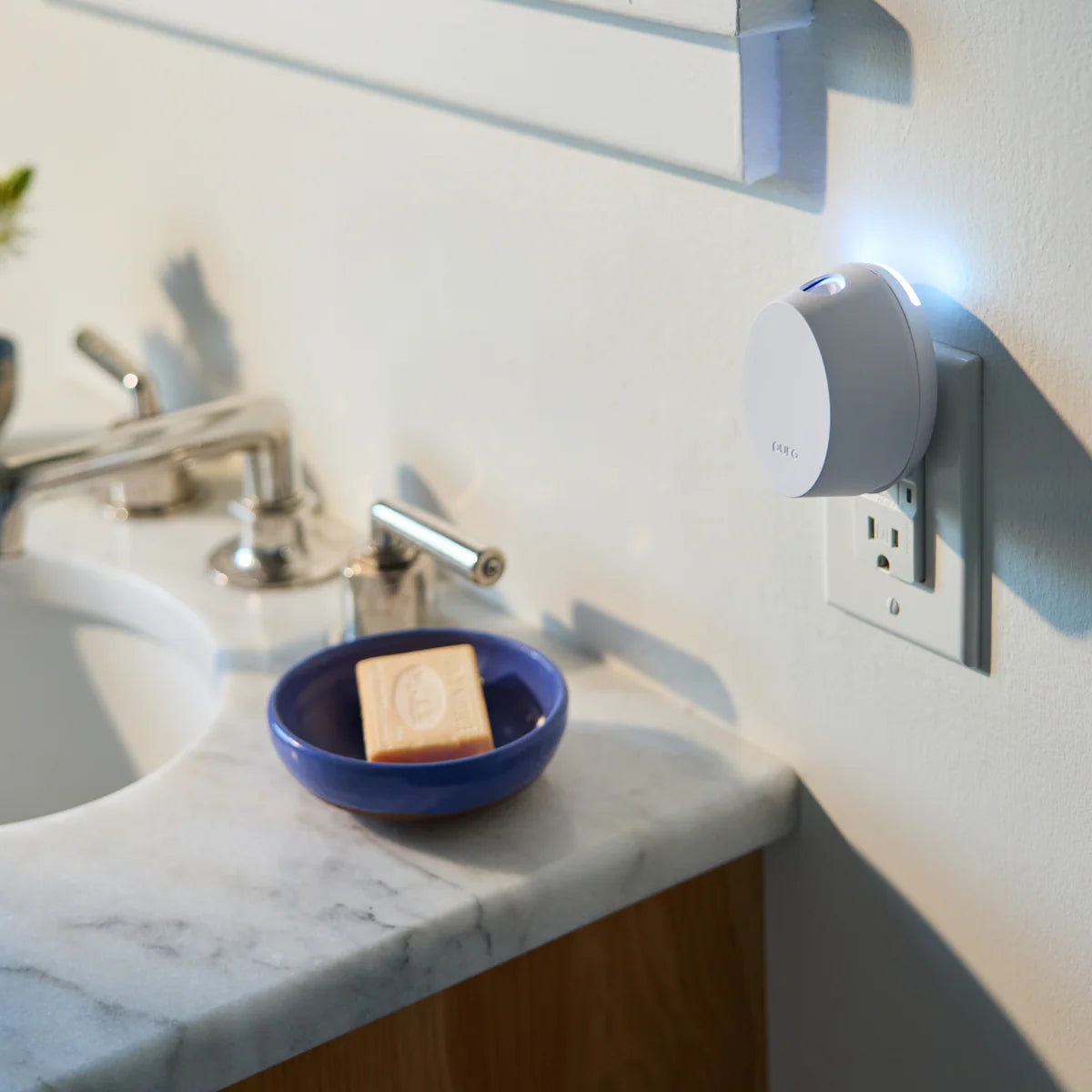 Pura Mini™  Smart Home Fragrance Diffuser