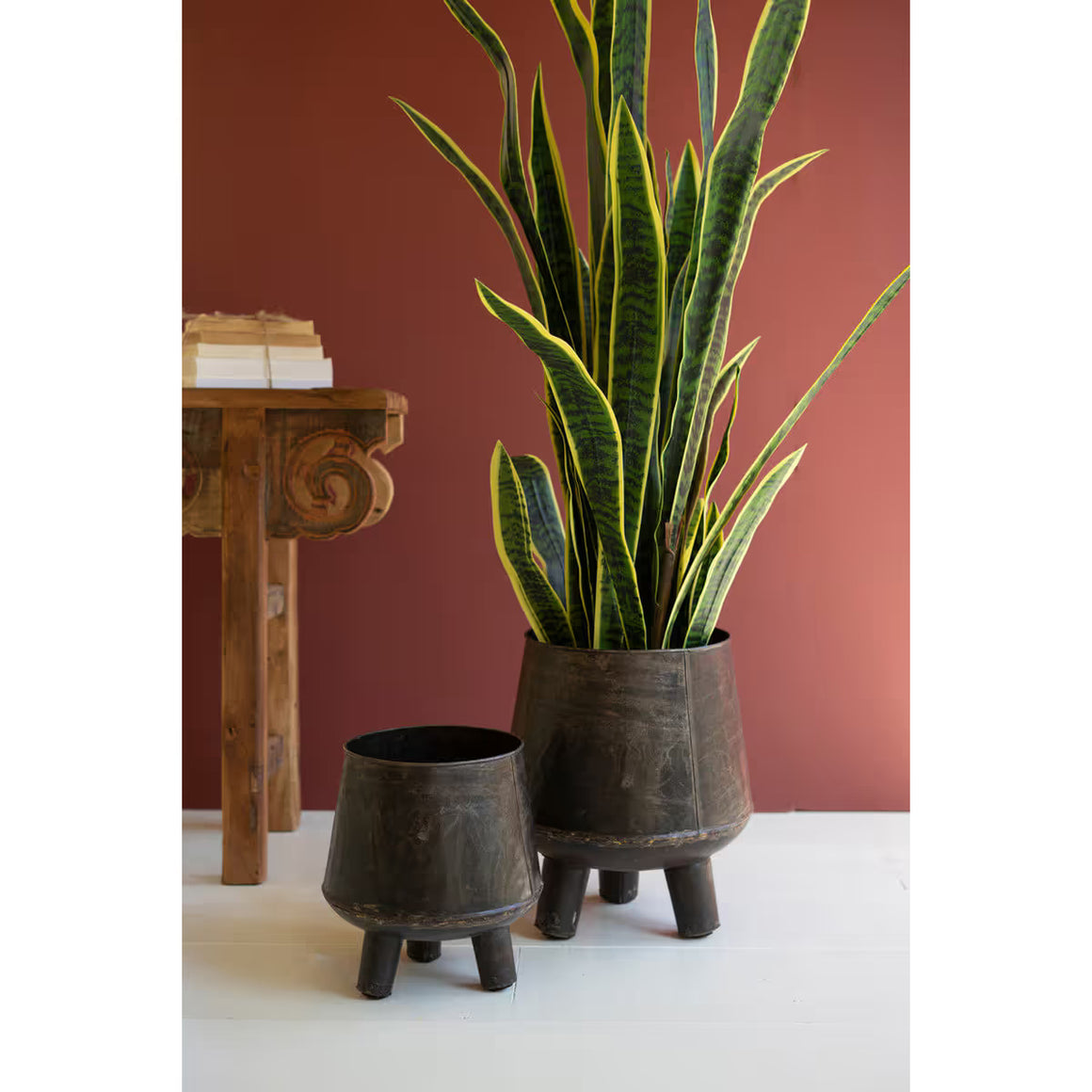 Hand-Hammered Iron Planter w/Leg