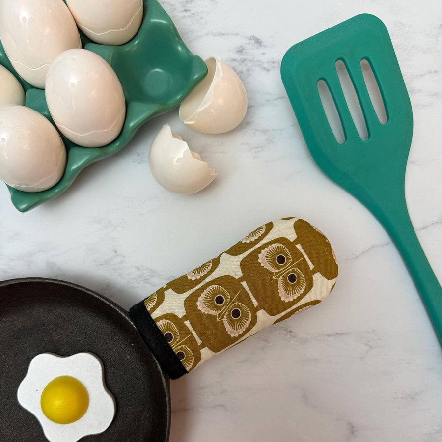 Skillet Mitt | Gold Owls
