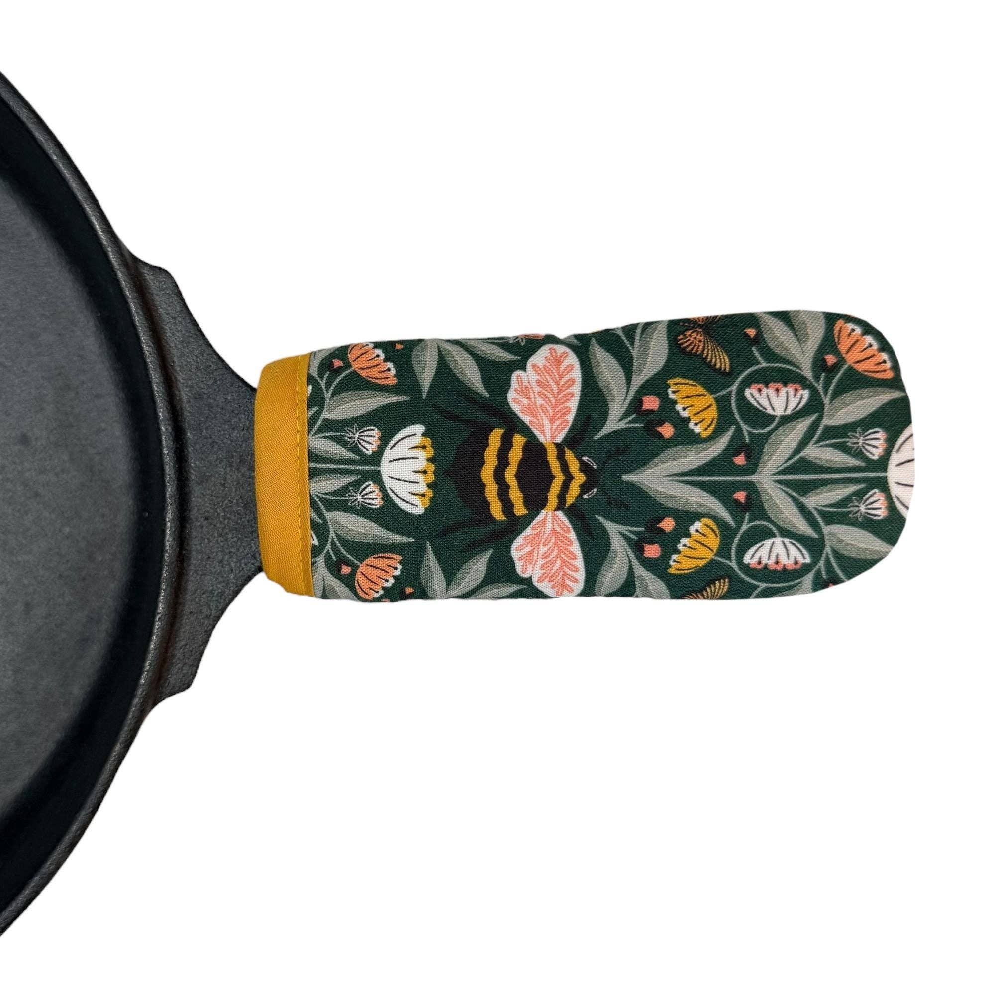 Skillet Mitt | Bumble Bee Garden