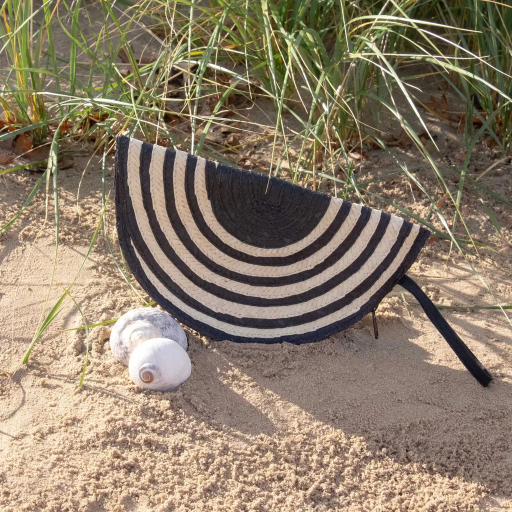 Straw Scallop Clutch