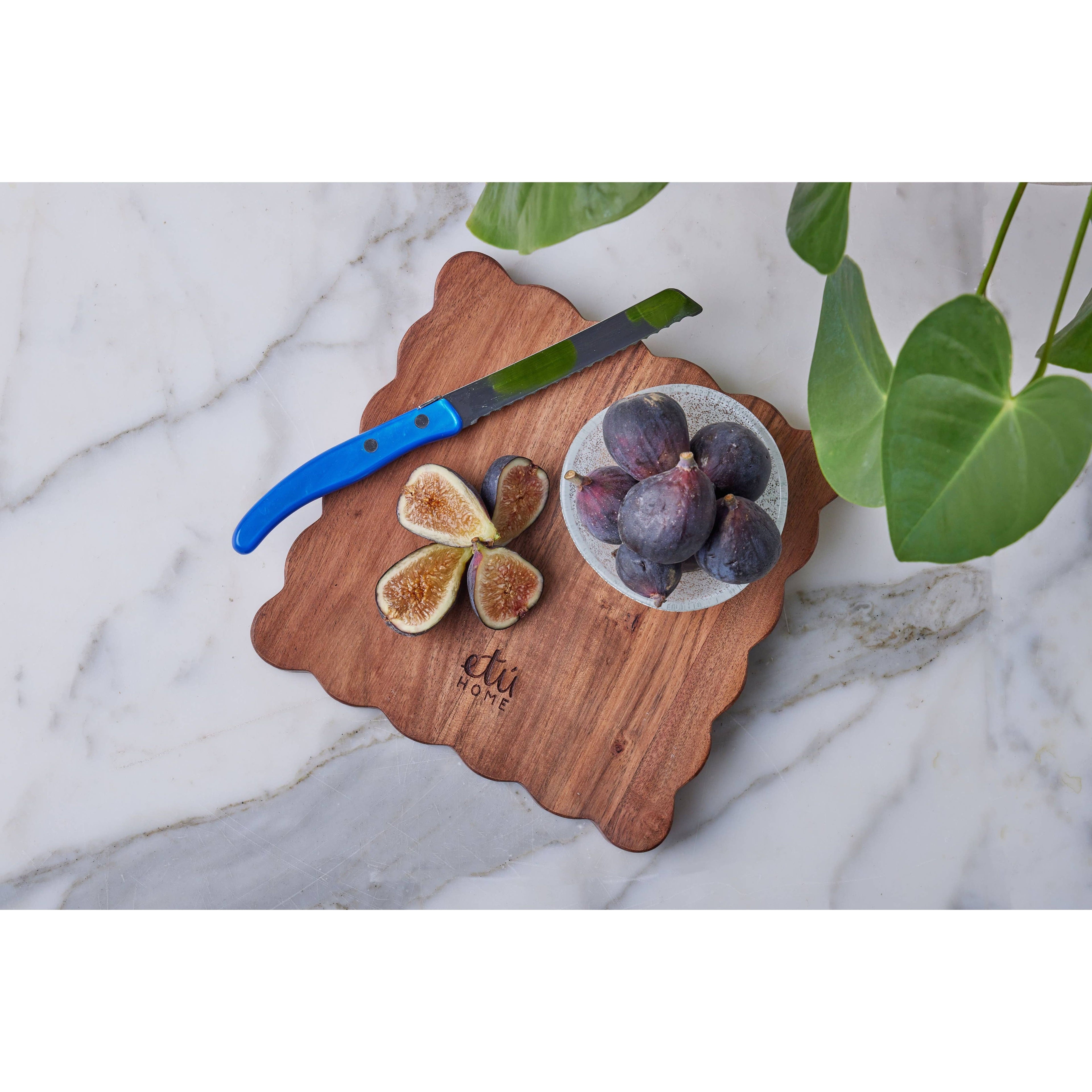 Scalloped Square Cutting Board | Medium