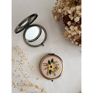 Embroidered Compact Mirror | Three flowers