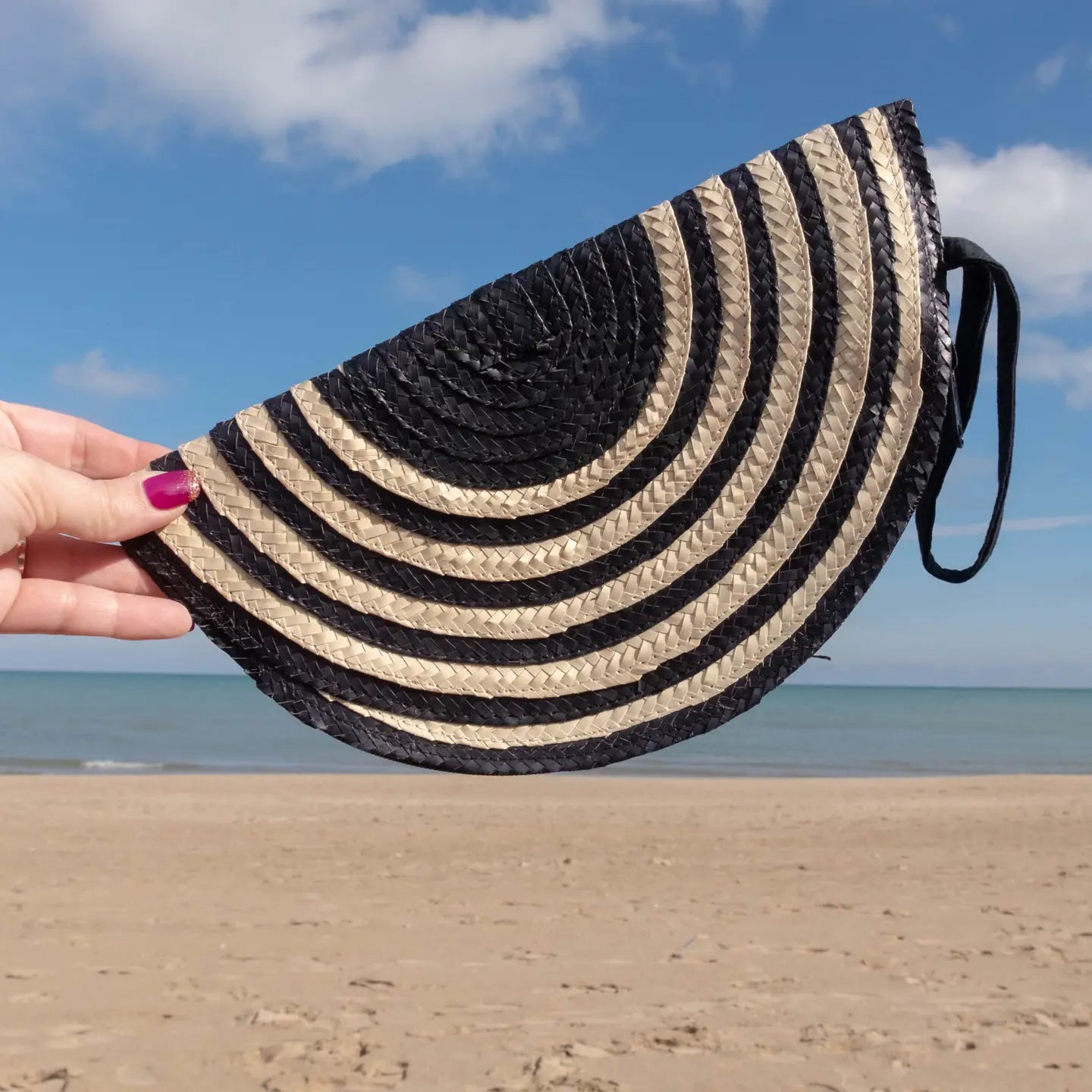 Straw Scallop Clutch