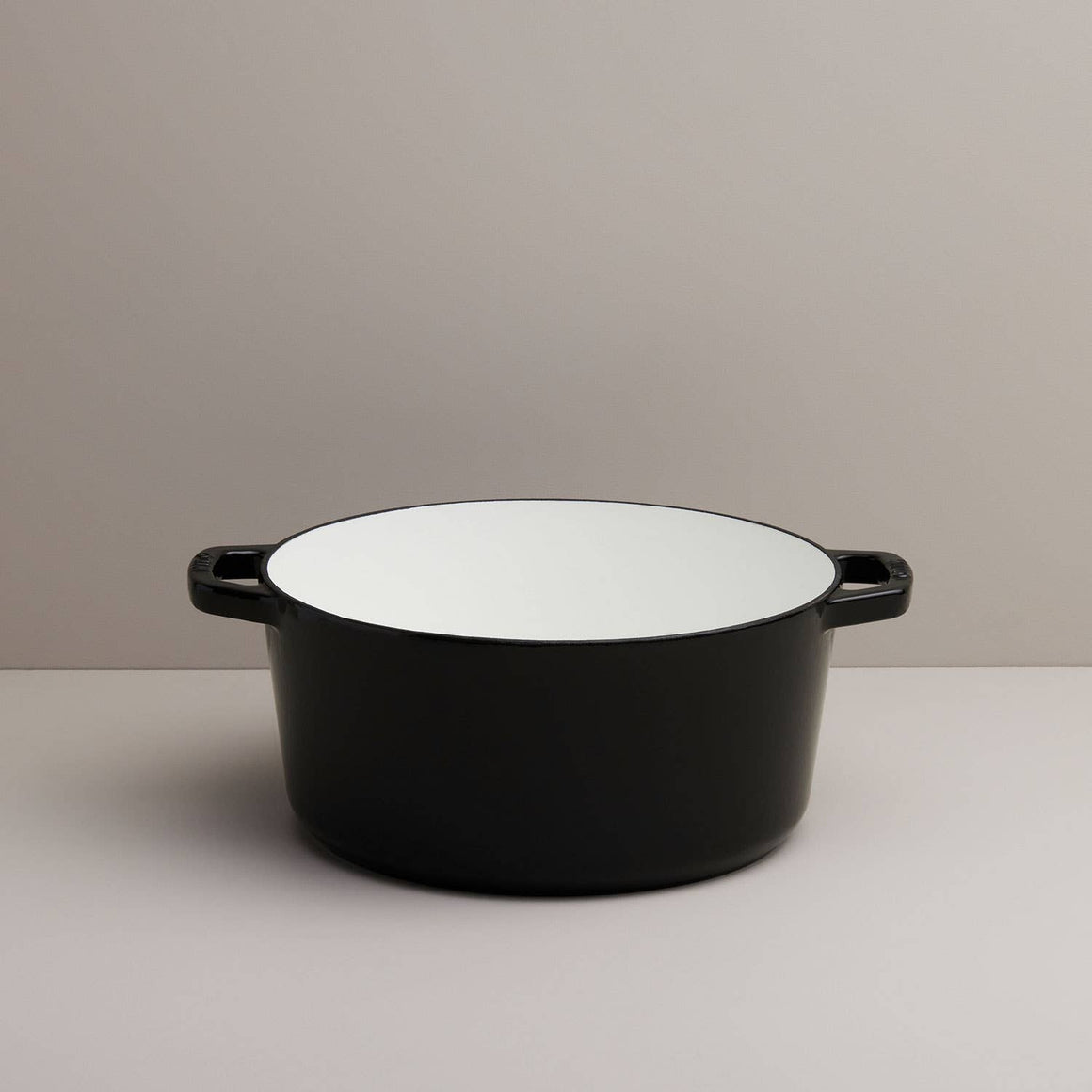 Kana - Milo 5.5 Qts | Classic Dutch Oven: Black Gloss