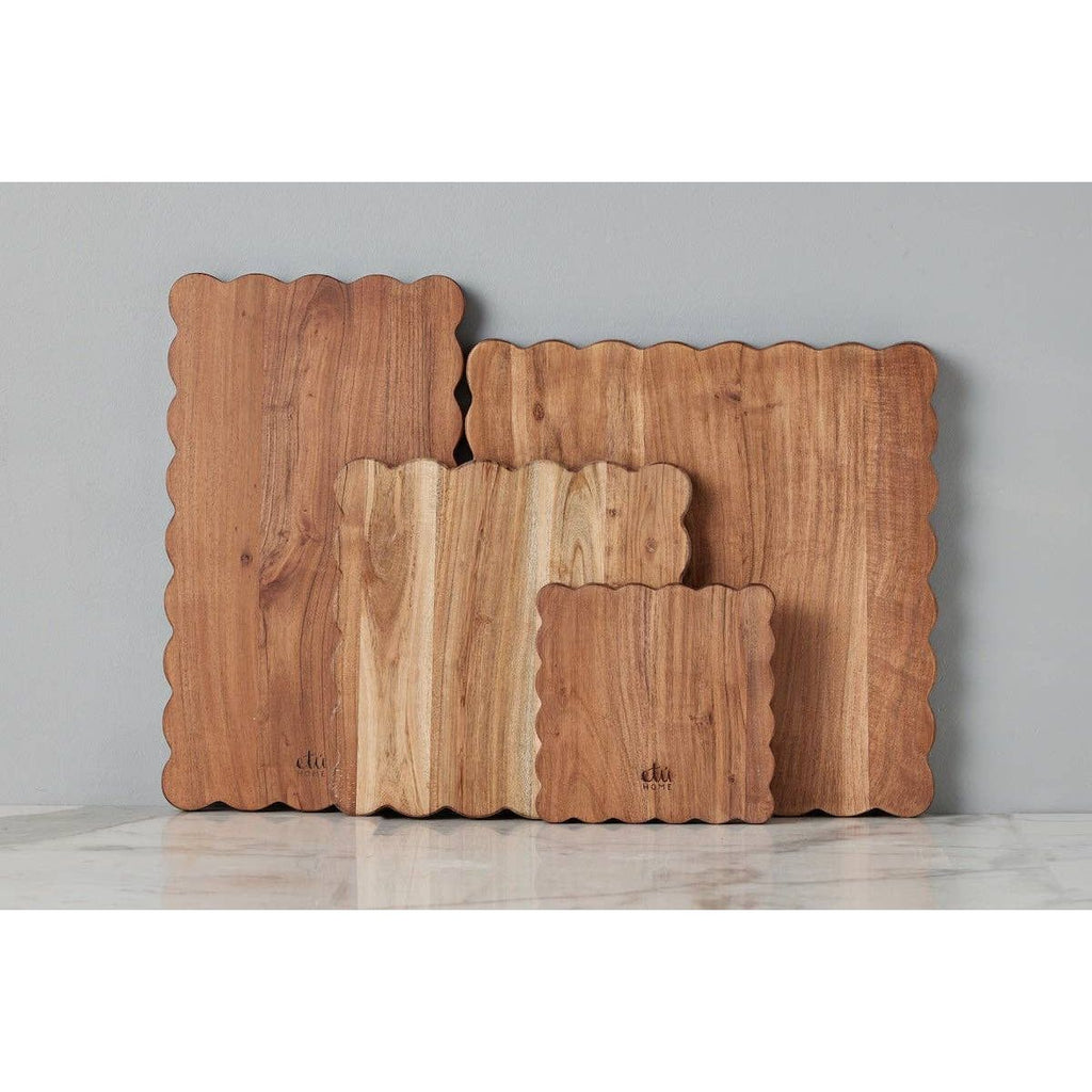 Scalloped Square Cutting Board | Medium