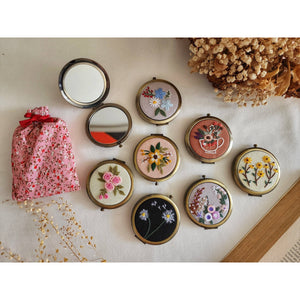 Embroidered Compact Mirror | Three flowers