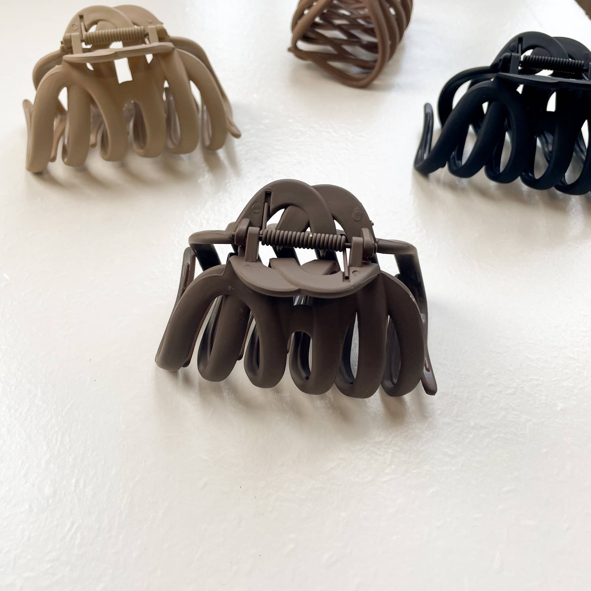 Claw Clip | Neutral Wavy Matte |  Large