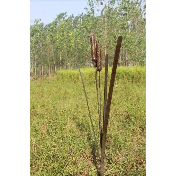 Metal Cattails w/Stake
