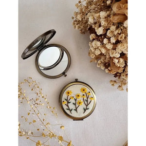 Embroidered Compact Mirror | Yellow daisies