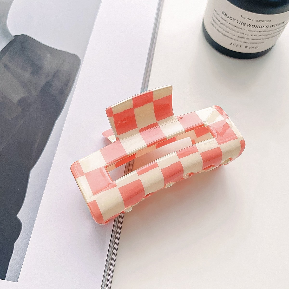 ACCITY - Checkerboard Hair Claw – Candy Color Acetate Look_CWMM10084: BLACK1 / (OS) 1