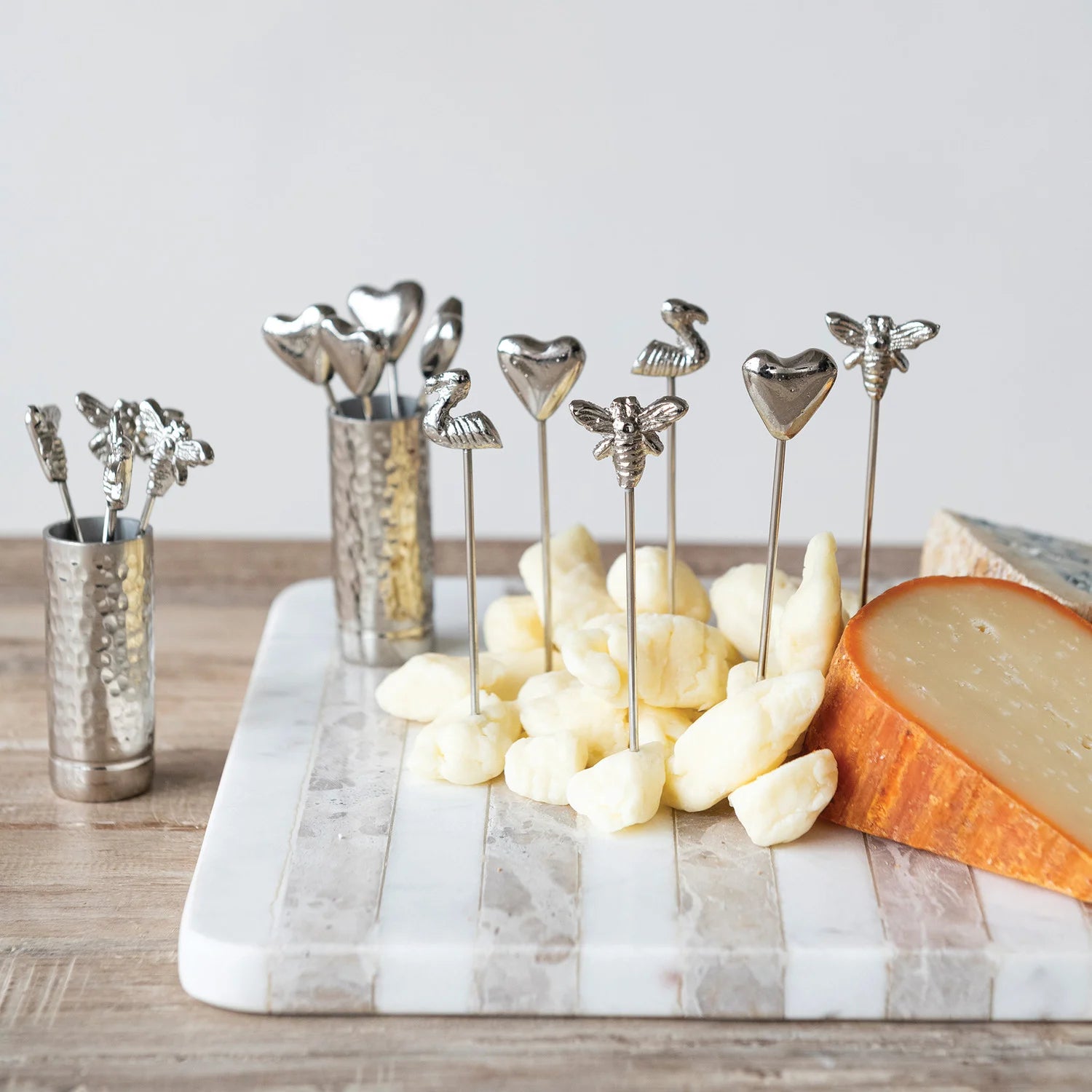 Boxed Aluminum Holder & Appetizer Picks w/Bee Handles