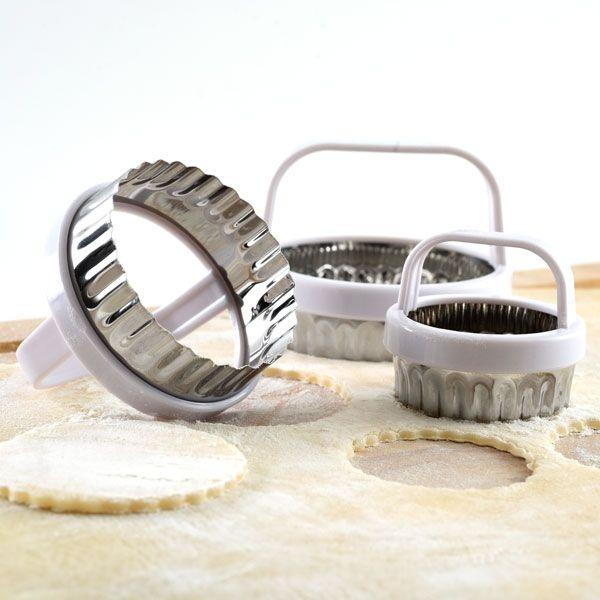 S/3 Scalloped Edge Biscuit & Cookie Cutters