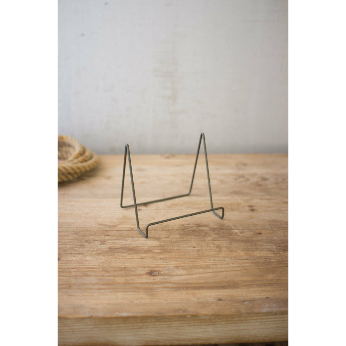 Wire Easel w/Raw Metal Finish