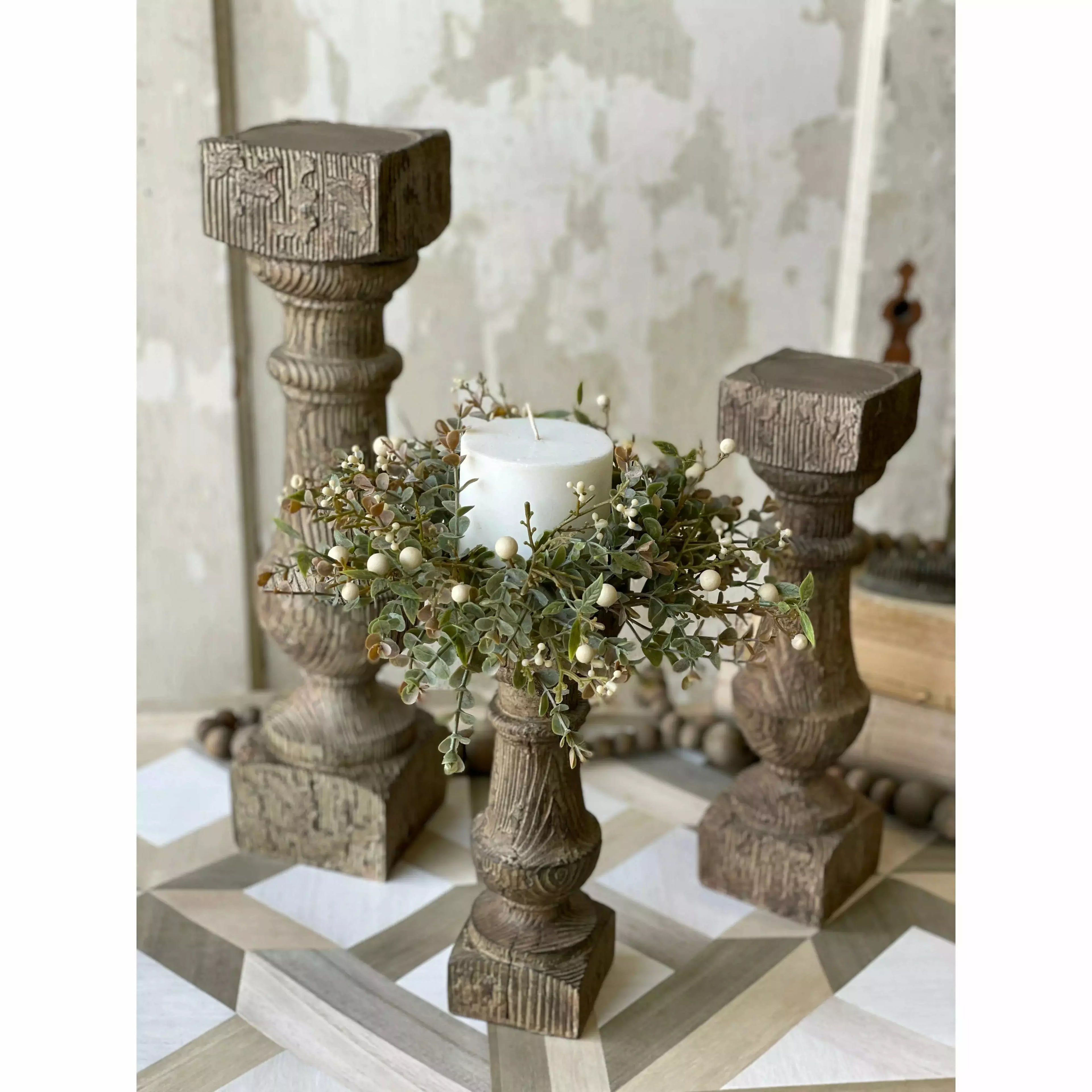 Isadore Pillar Holder