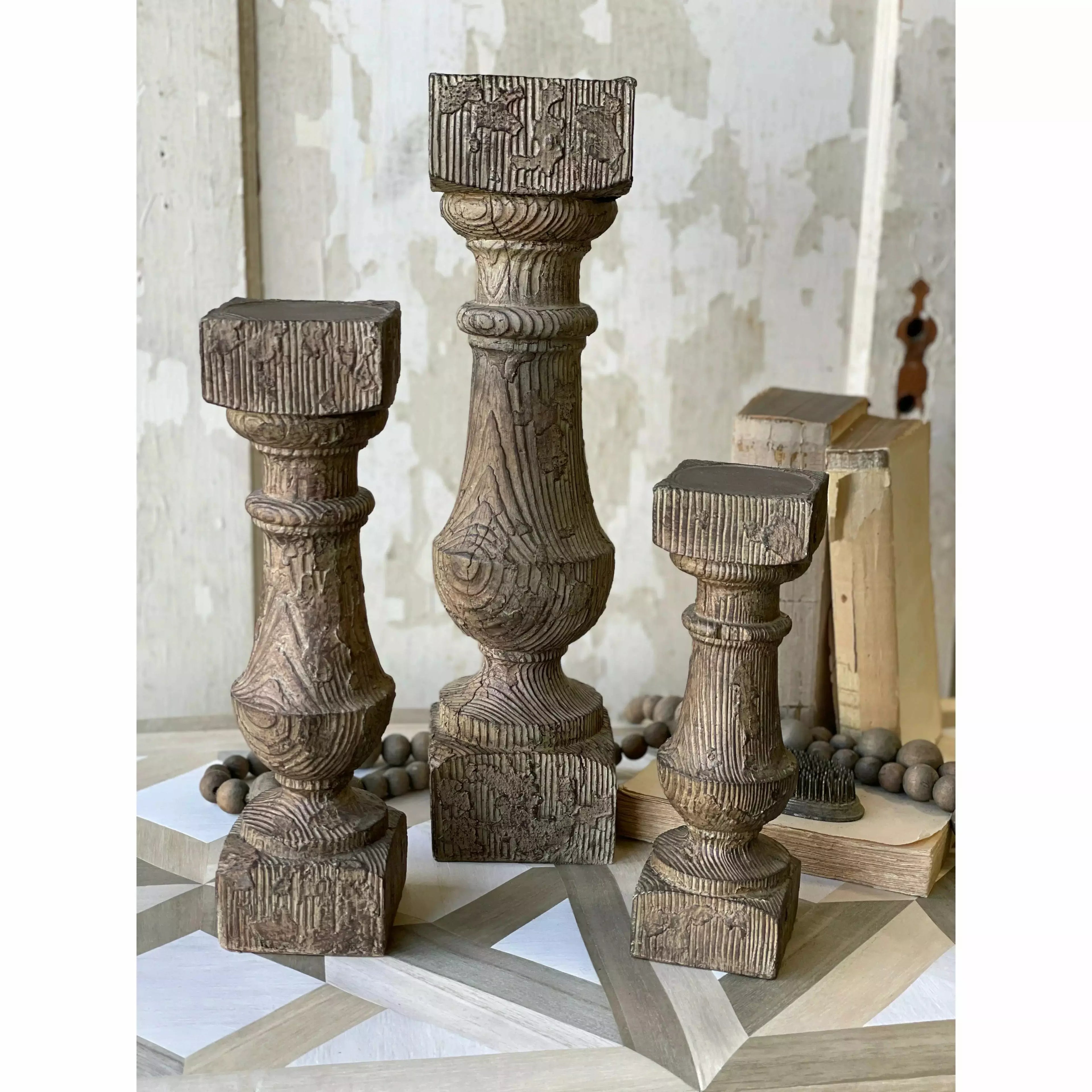Isadore Pillar Holder