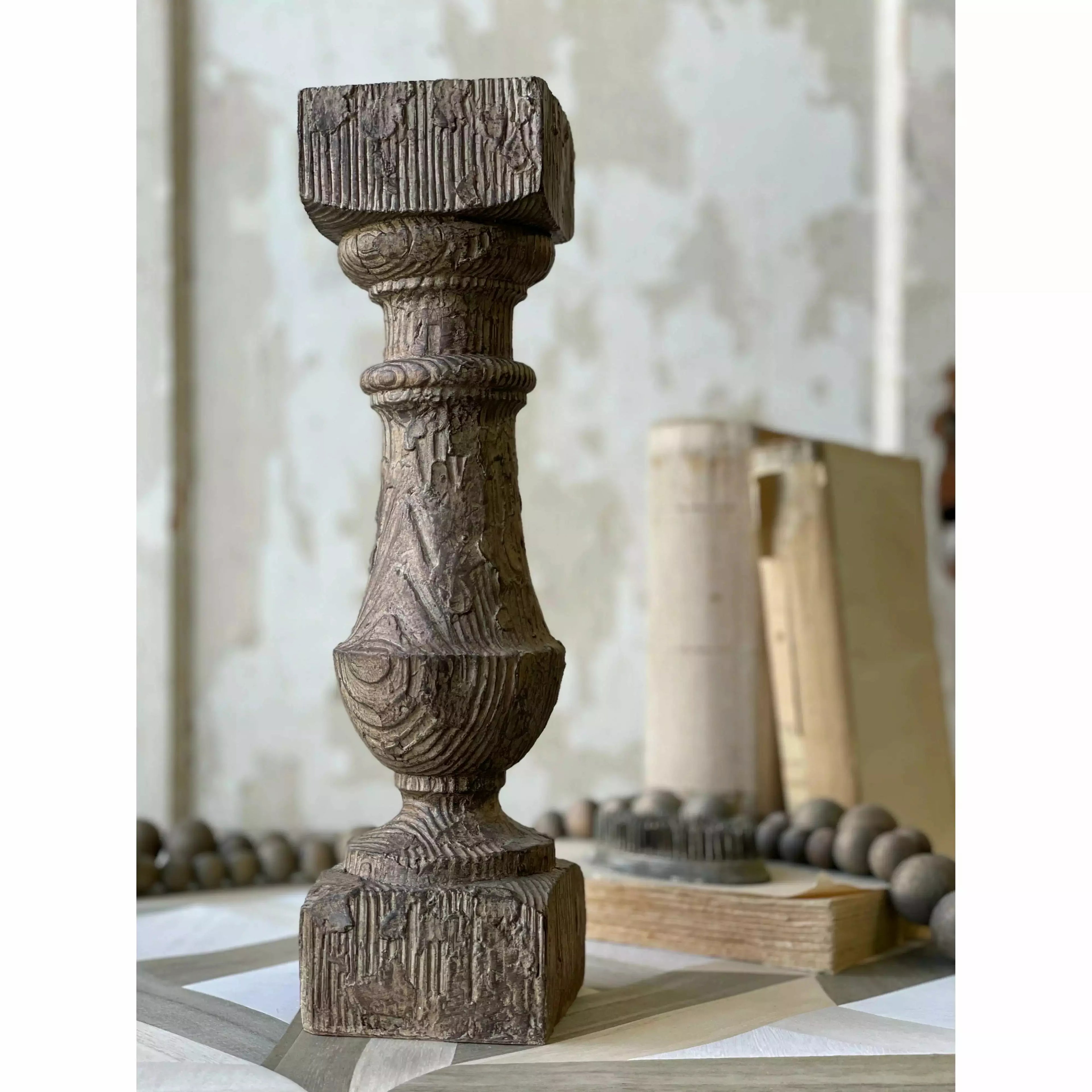 Isadore Pillar Holder