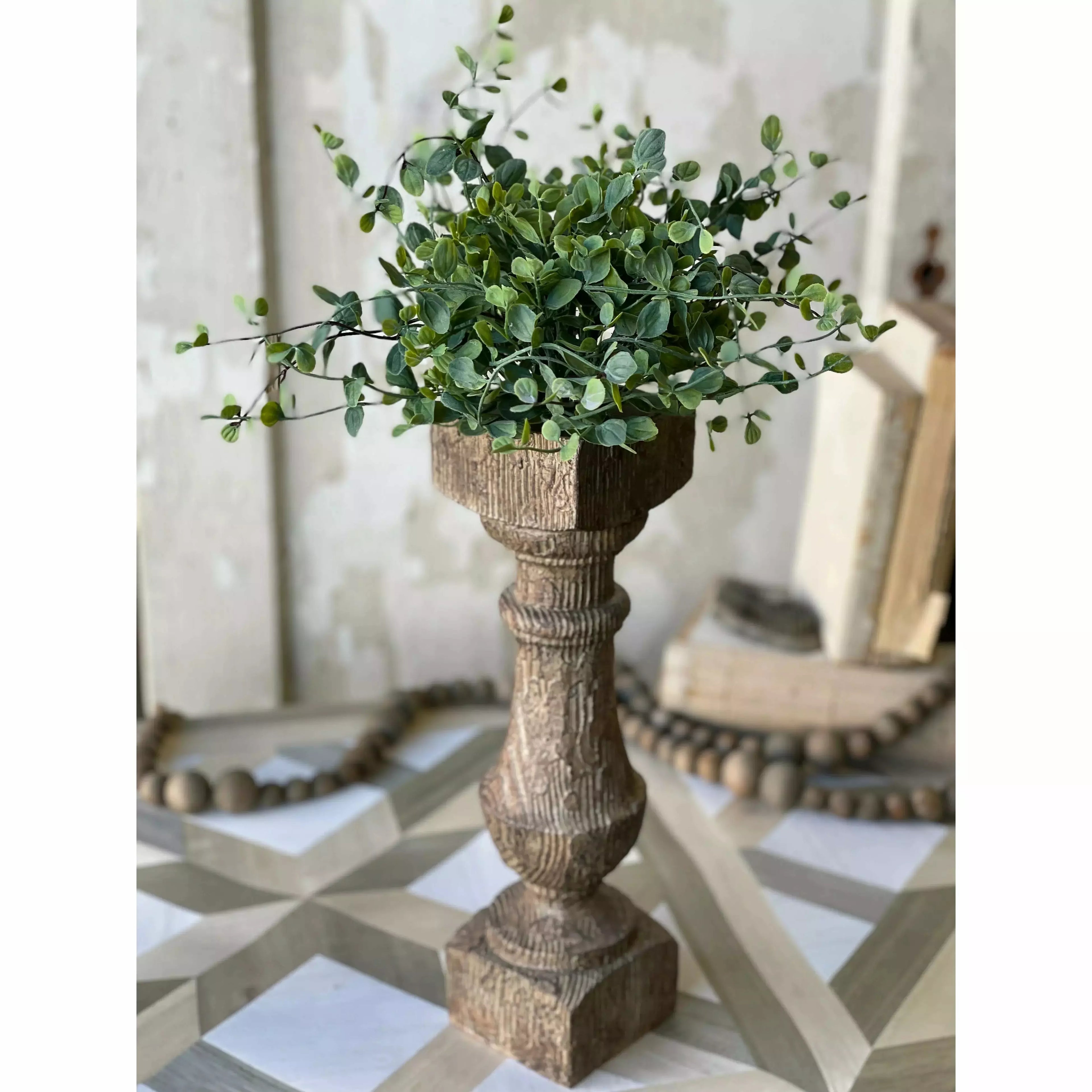 Isadore Pillar Holder