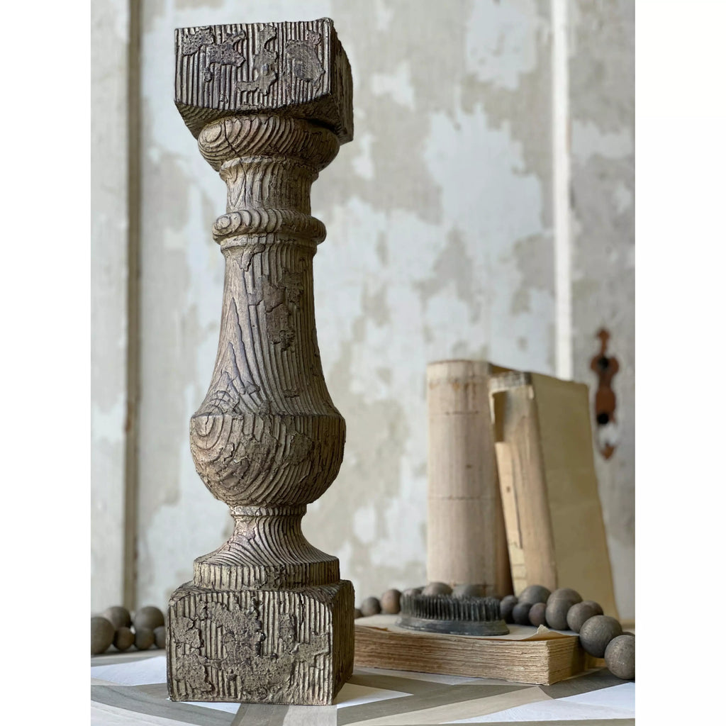 Isadore Pillar Holder