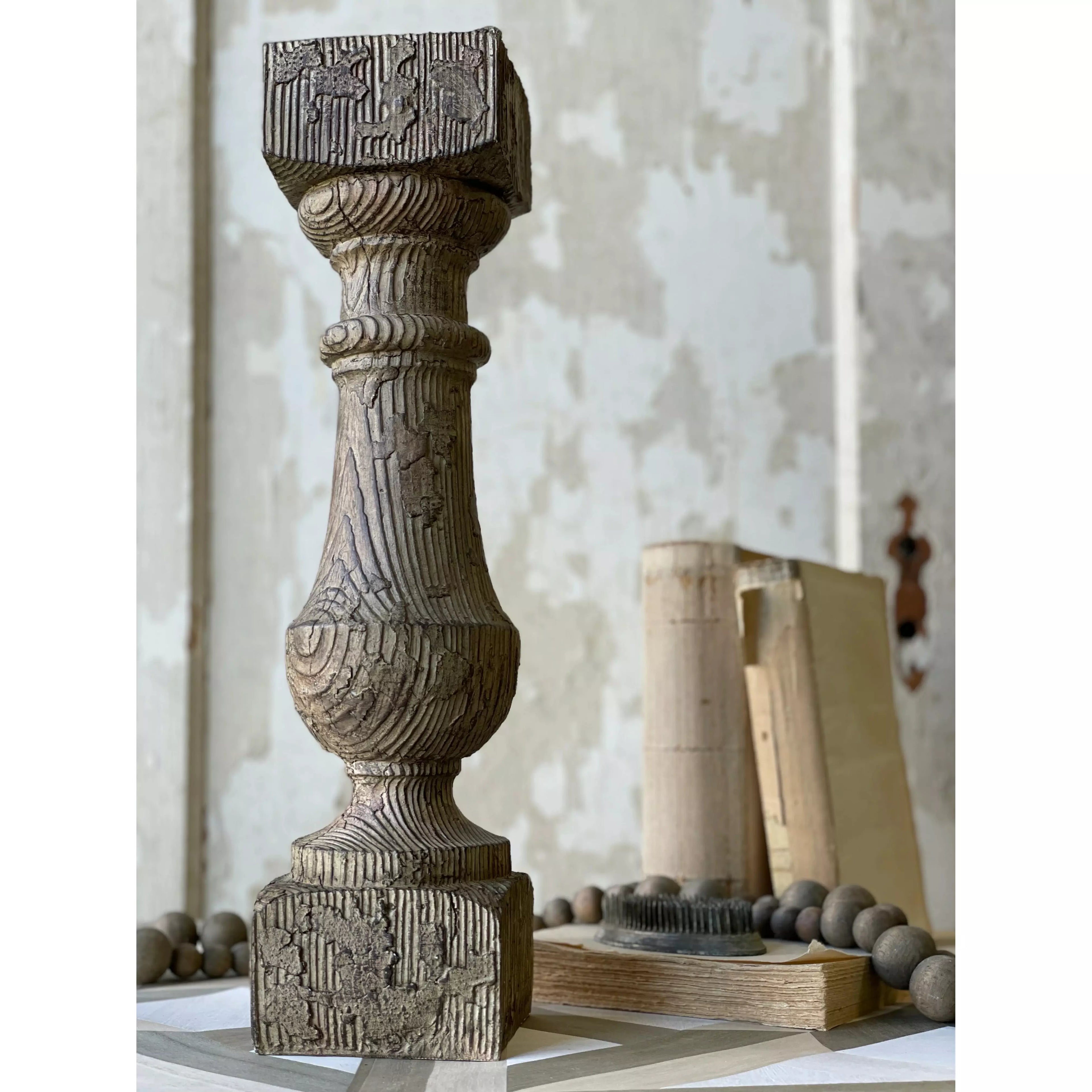 Isadore Pillar Holder