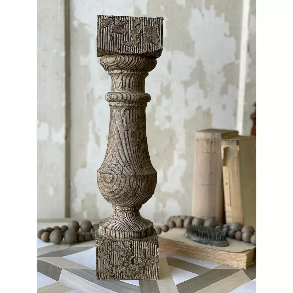 Isadore Pillar Holder