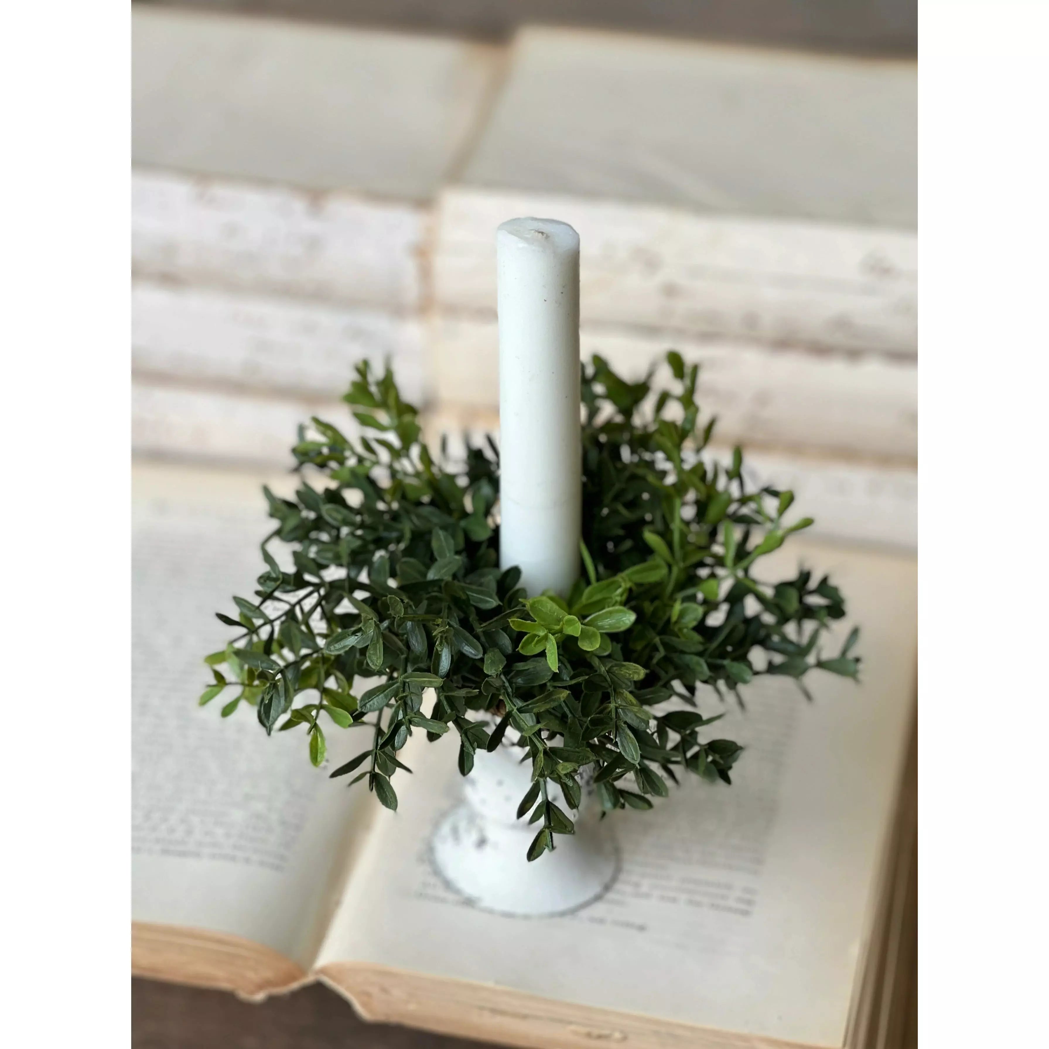 New England Boxwood Candle Ring