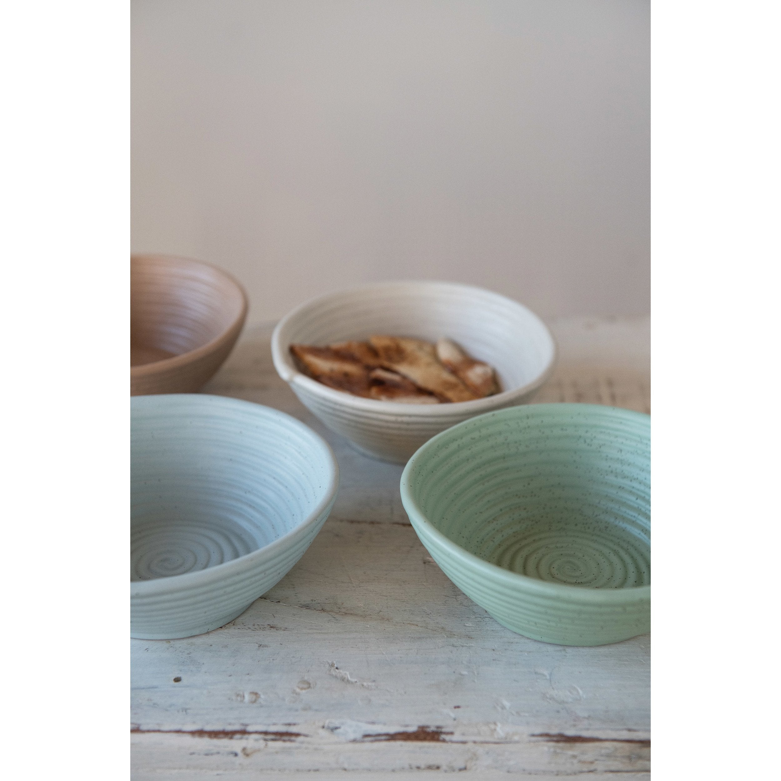 Ribbed Stoneware Bowl w/Matte Speckled Finish