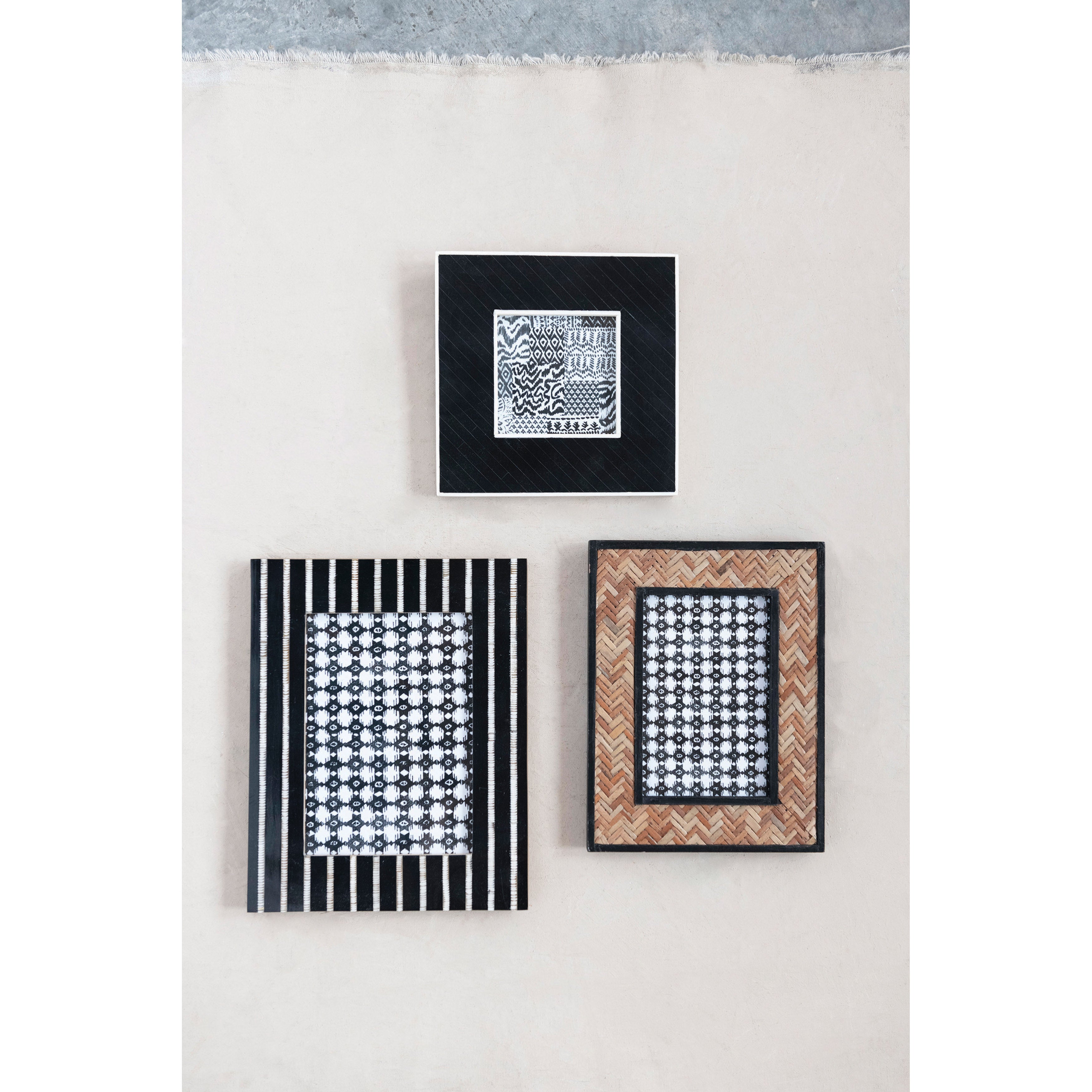 Black & Cream Resin & Horn Photo Frame w/Stripes